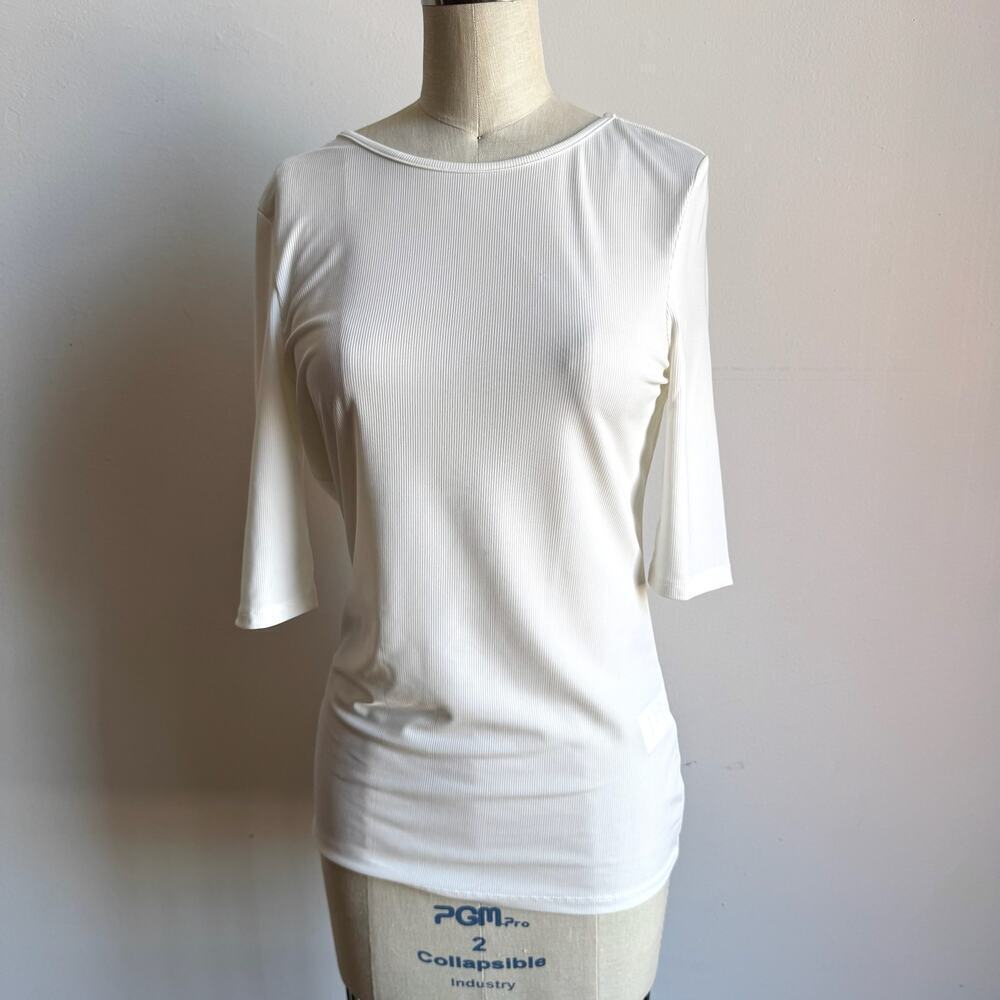AMOMENTO White Ribbed Cut-out Back T-Shirt - Picture 2 of 10